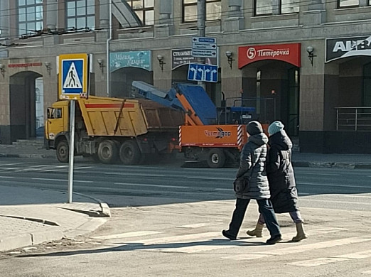 105 кубов сезонного смета вывез за смену доргорхоз из Иванова